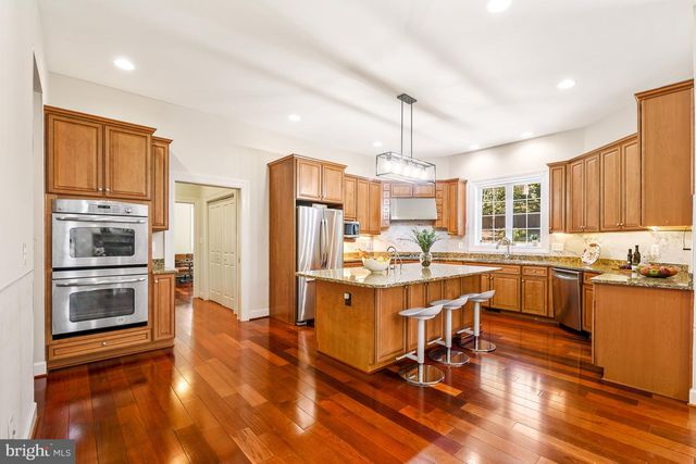 2321 GROVE AVE, Falls Church, VA 22046