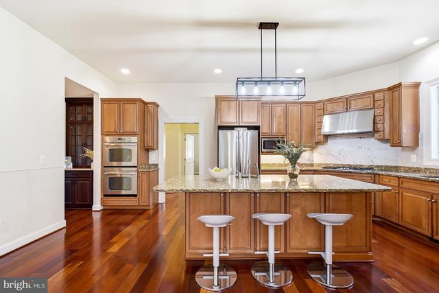 2321 GROVE AVE, Falls Church, VA 22046