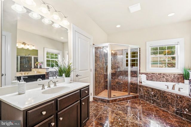 2321 GROVE AVE, Falls Church, VA 22046