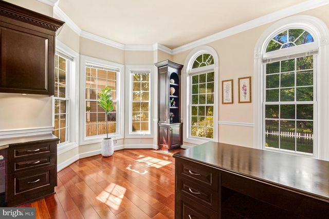 2321 GROVE AVE, Falls Church, VA 22046