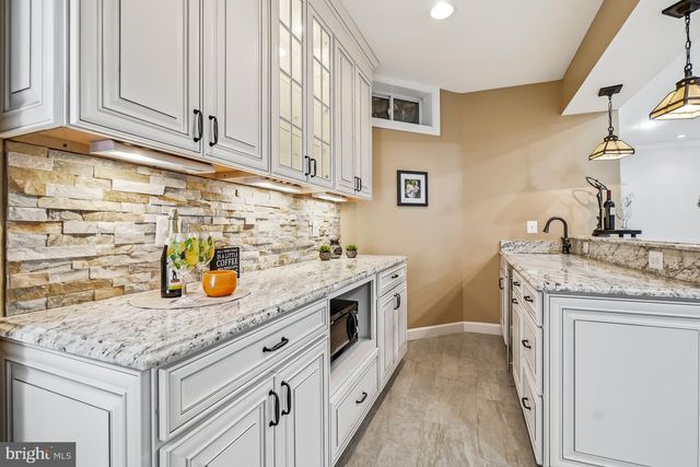 2321 GROVE AVE, Falls Church, VA 22046