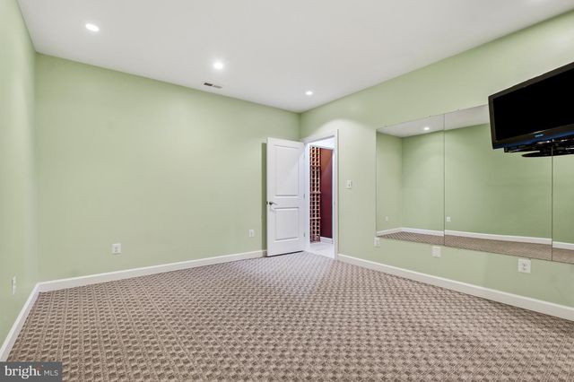 2321 GROVE AVE, Falls Church, VA 22046