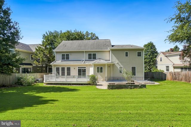 2321 GROVE AVE, Falls Church, VA 22046