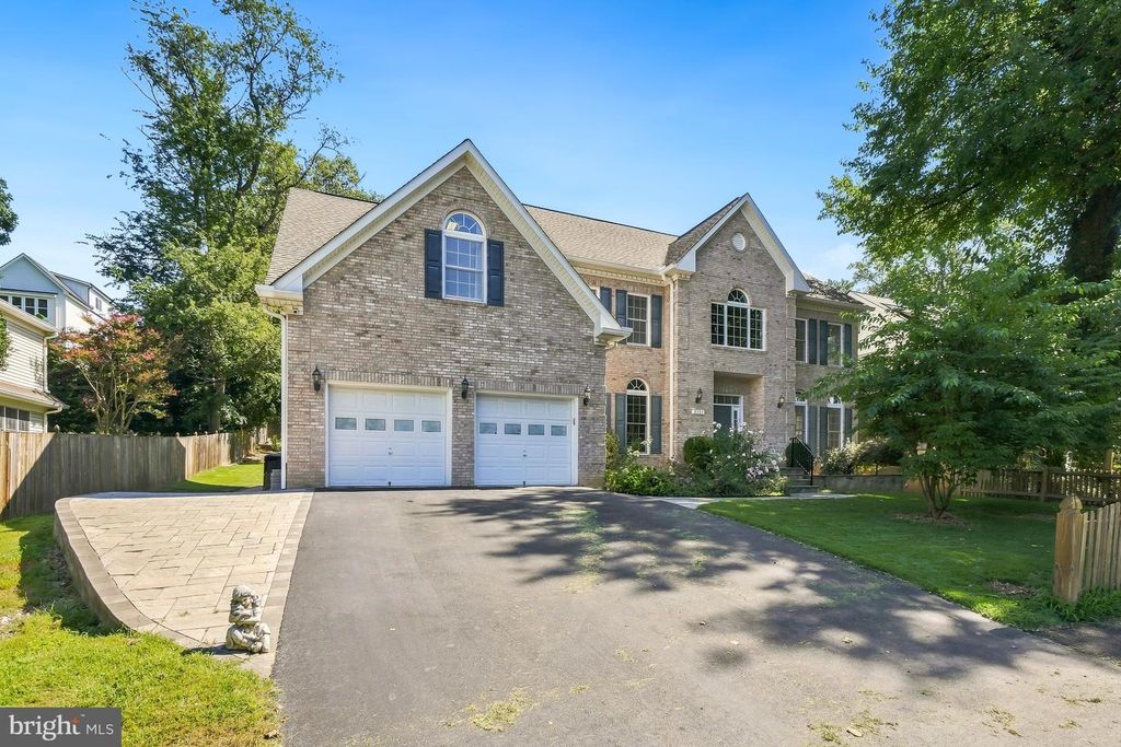 2321 GROVE AVE, Falls Church, VA 22046