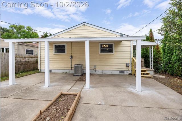6021 Mayfair Street, Taylor, MI 48180