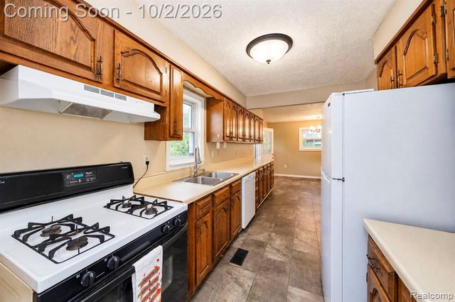 6021 Mayfair Street, Taylor, MI 48180