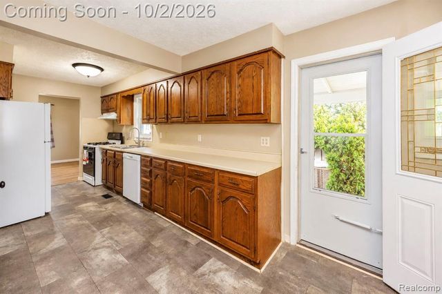 6021 Mayfair Street, Taylor, MI 48180