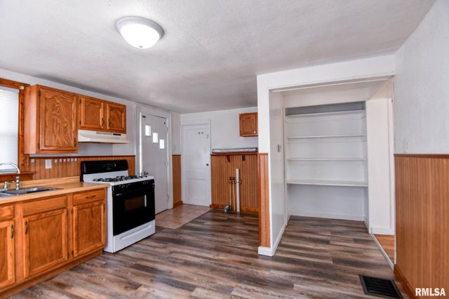 833 N Cheney Street, Taylorville, IL 62568