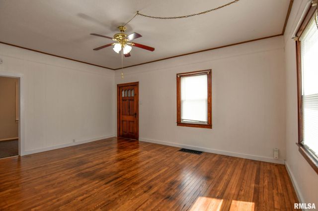 833 N Cheney Street, Taylorville, IL 62568