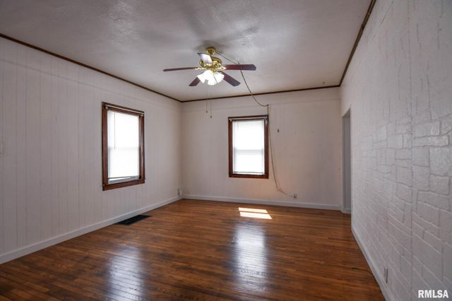 833 N Cheney Street, Taylorville, IL 62568