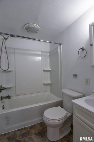 833 N Cheney Street, Taylorville, IL 62568