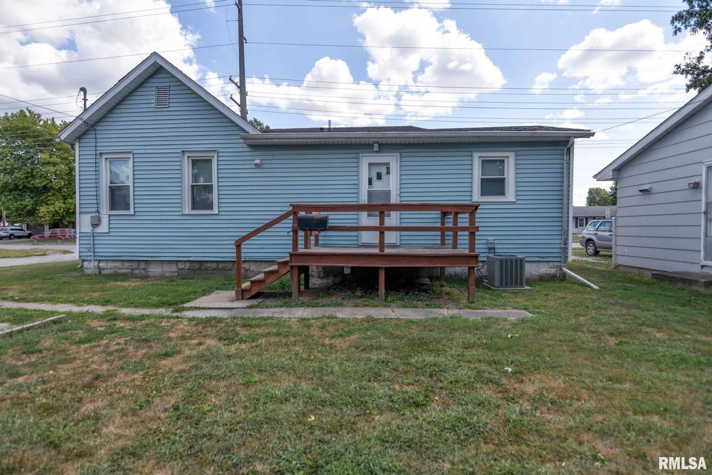 833 N Cheney Street, Taylorville, IL 62568