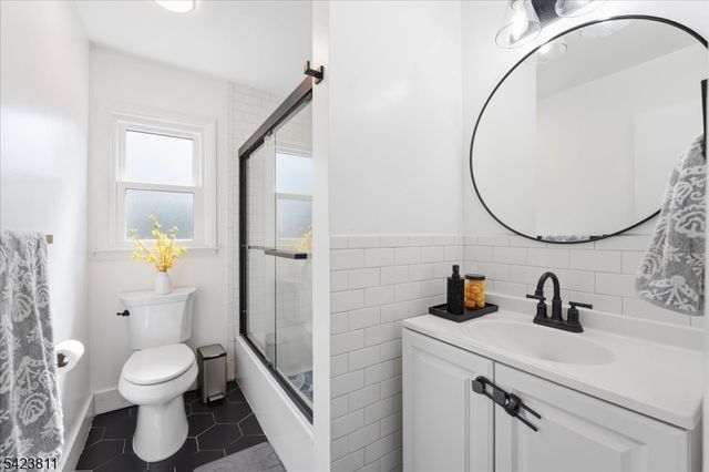 38 Holiday Dr, Hopatcong Boro, NJ 07843