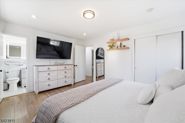 38 Holiday Dr, Hopatcong Boro, NJ 07843