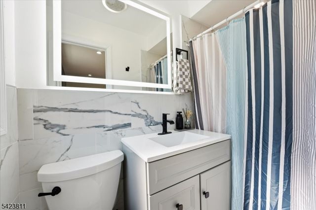 38 Holiday Dr, Hopatcong Boro, NJ 07843