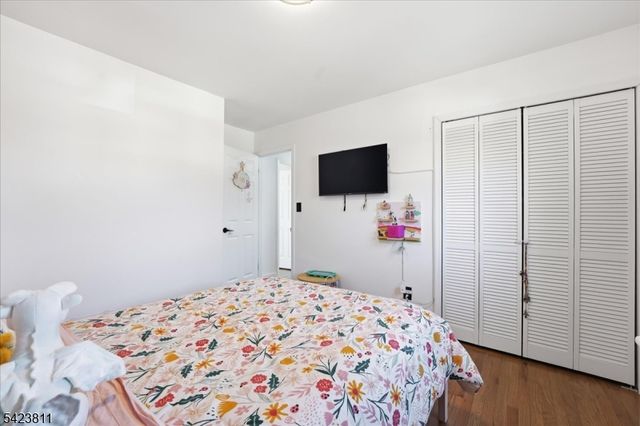 38 Holiday Dr, Hopatcong Boro, NJ 07843