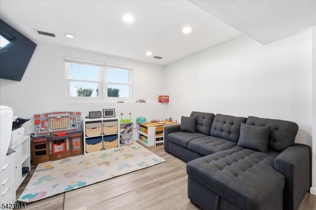 38 Holiday Dr, Hopatcong Boro, NJ 07843