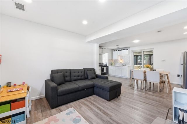 38 Holiday Dr, Hopatcong Boro, NJ 07843