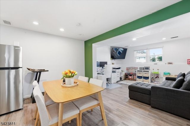 38 Holiday Dr, Hopatcong Boro, NJ 07843