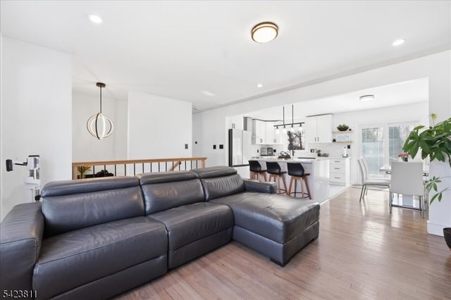 38 Holiday Dr, Hopatcong Boro, NJ 07843