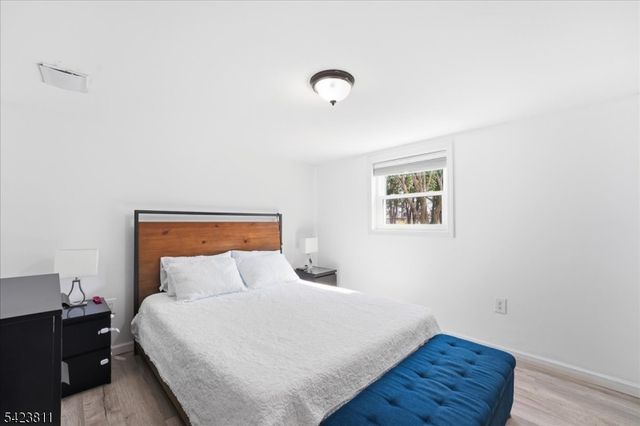 38 Holiday Dr, Hopatcong Boro, NJ 07843