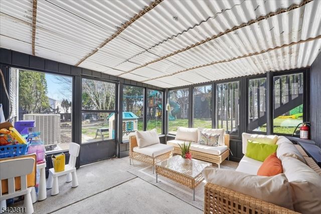 38 Holiday Dr, Hopatcong Boro, NJ 07843