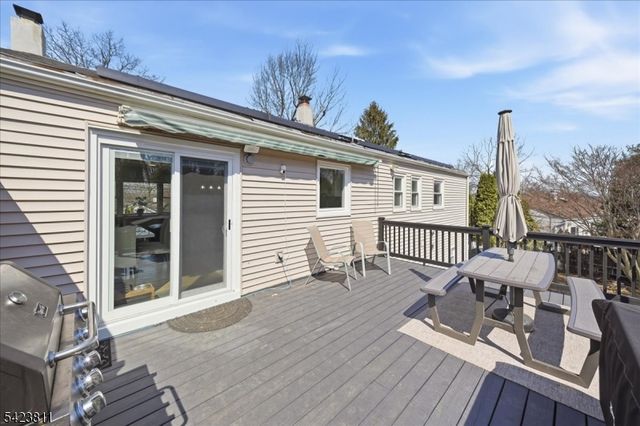 38 Holiday Dr, Hopatcong Boro, NJ 07843