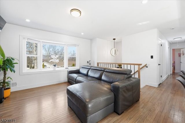 38 Holiday Dr, Hopatcong Boro, NJ 07843