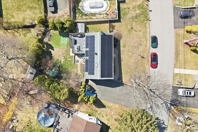 38 Holiday Dr, Hopatcong Boro, NJ 07843