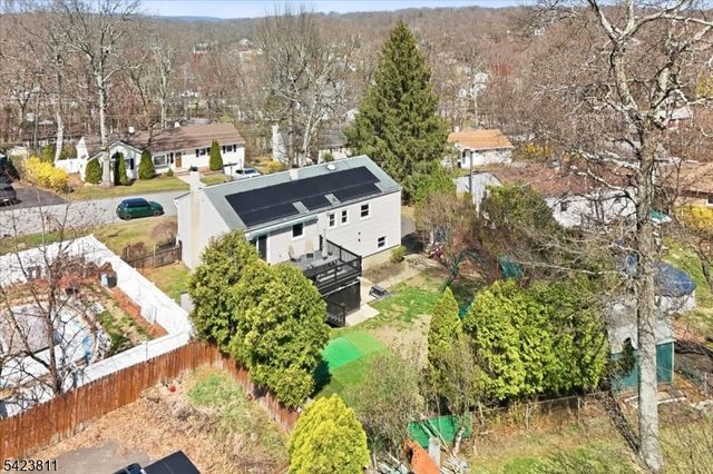 38 Holiday Dr, Hopatcong Boro, NJ 07843