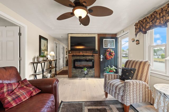 36 E Glenwood Street, Nashua, NH 03060