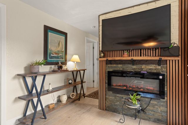 36 E Glenwood Street, Nashua, NH 03060