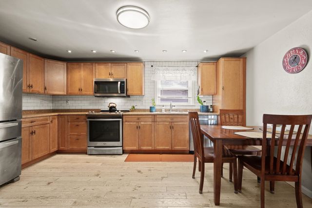 36 E Glenwood Street, Nashua, NH 03060