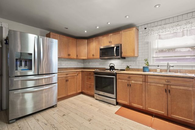 36 E Glenwood Street, Nashua, NH 03060