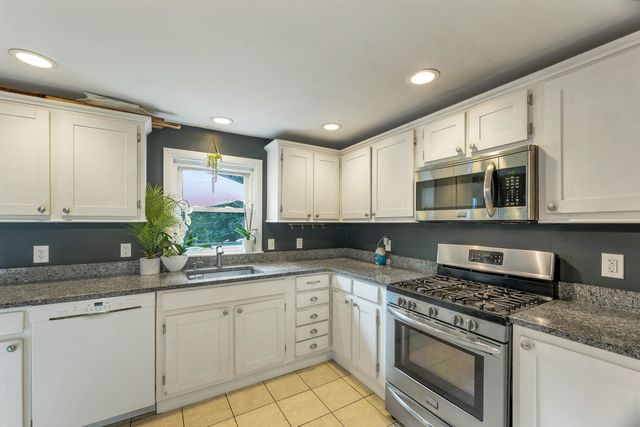 180 E Main Street, Hampstead, NH 03826