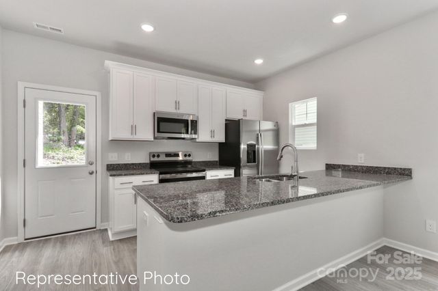 415 W Iredell Avenue, Mooresville, NC 28115