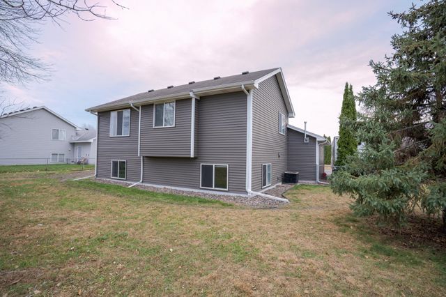 7111 148th Avenue NW, Anoka, MN 55303