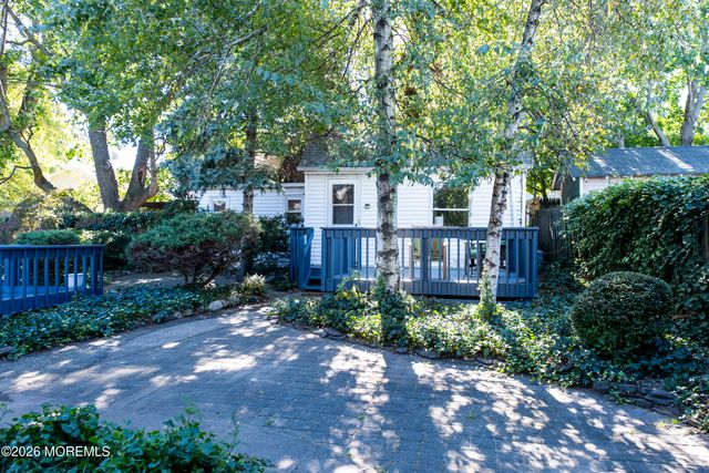 28 Florence Avenue, Leonardo, NJ 07737