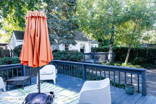 28 Florence Avenue, Leonardo, NJ 07737