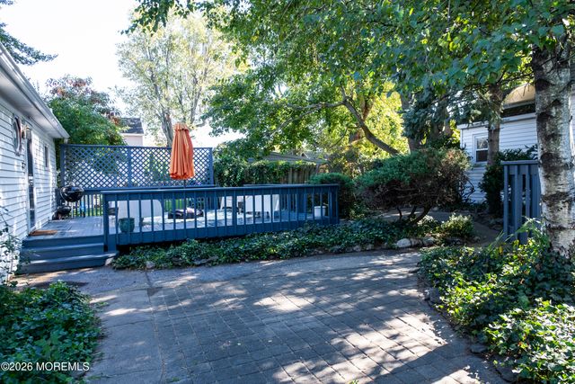 28 Florence Avenue, Leonardo, NJ 07737
