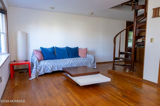28 Florence Avenue, Leonardo, NJ 07737