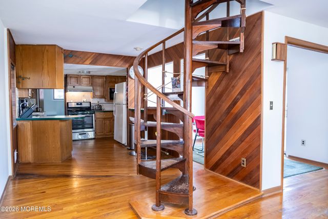28 Florence Avenue, Leonardo, NJ 07737
