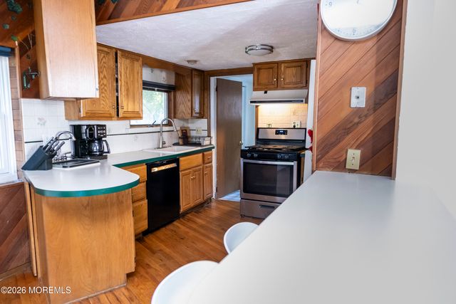 28 Florence Avenue, Leonardo, NJ 07737