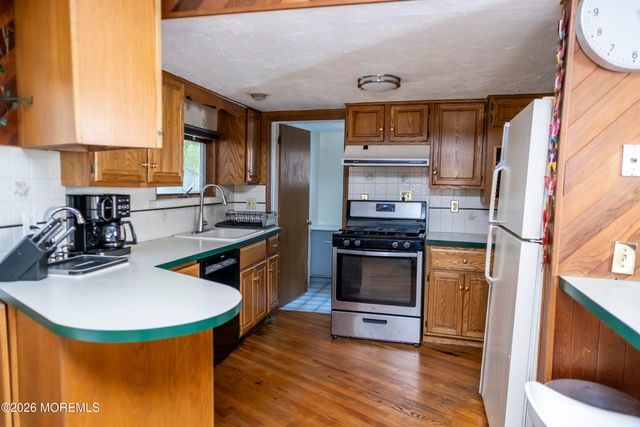 28 Florence Avenue, Leonardo, NJ 07737