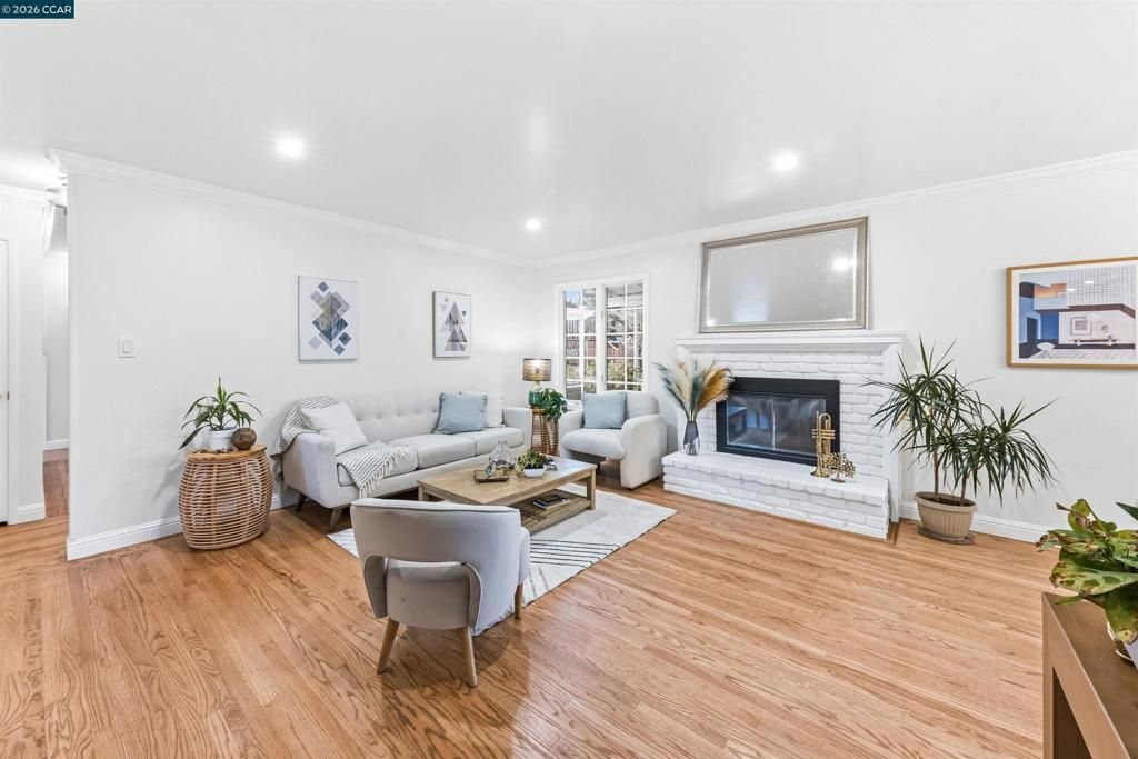 Image 5 of property listing at 389 389 Mavis Dr, Pleasanton, CA 94566