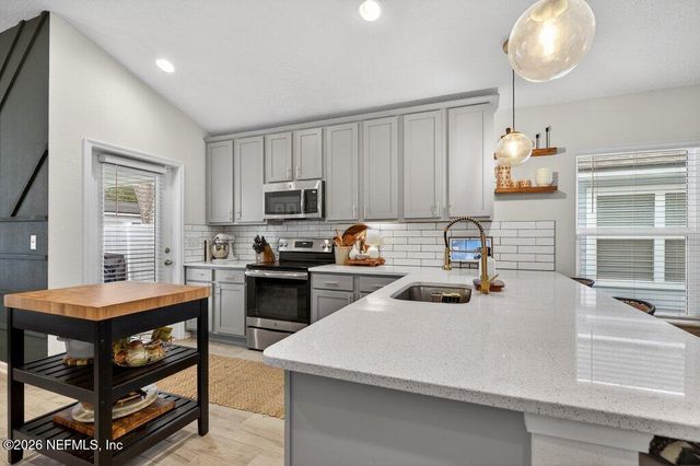 2273 FAIRWAY VILLAS Drive, Jacksonville, FL 32233