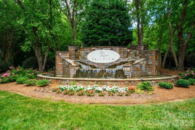 4628 Sierra View Drive, Denver, NC 28037