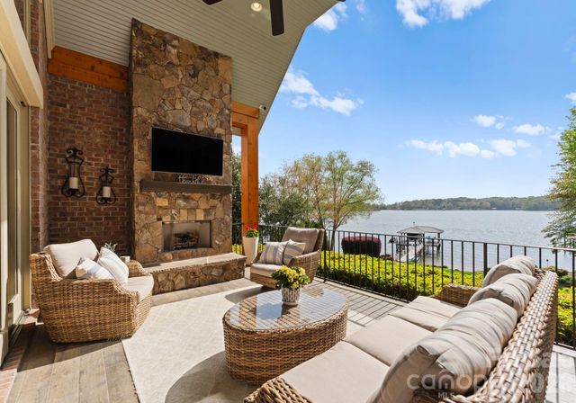 4628 Sierra View Drive, Denver, NC 28037