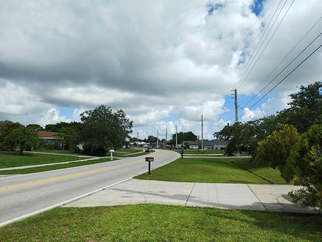 376 SW Tulip Boulevard, Port St. Lucie, FL 34953