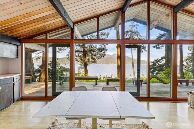 48 Eliza Island, Bellingham, WA 98226